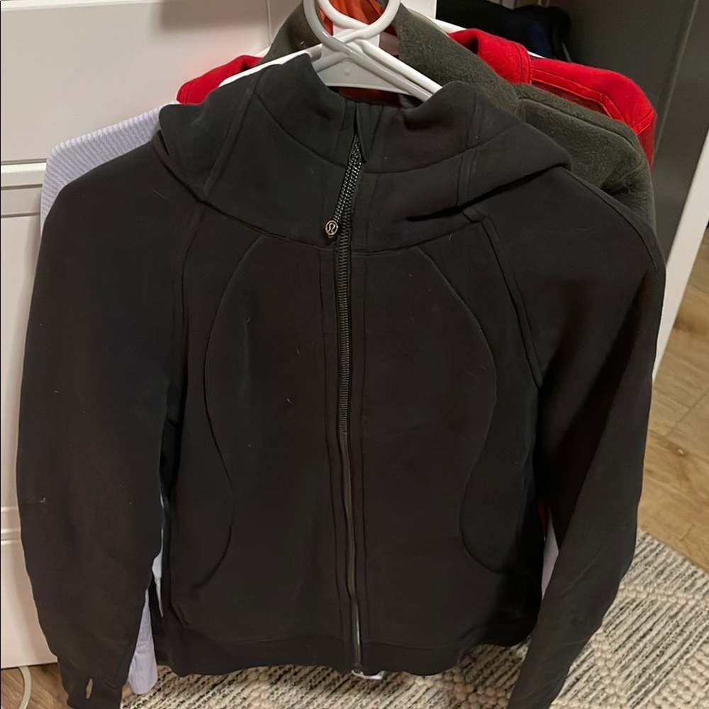 Lululemon size 8 women’s scuba black
